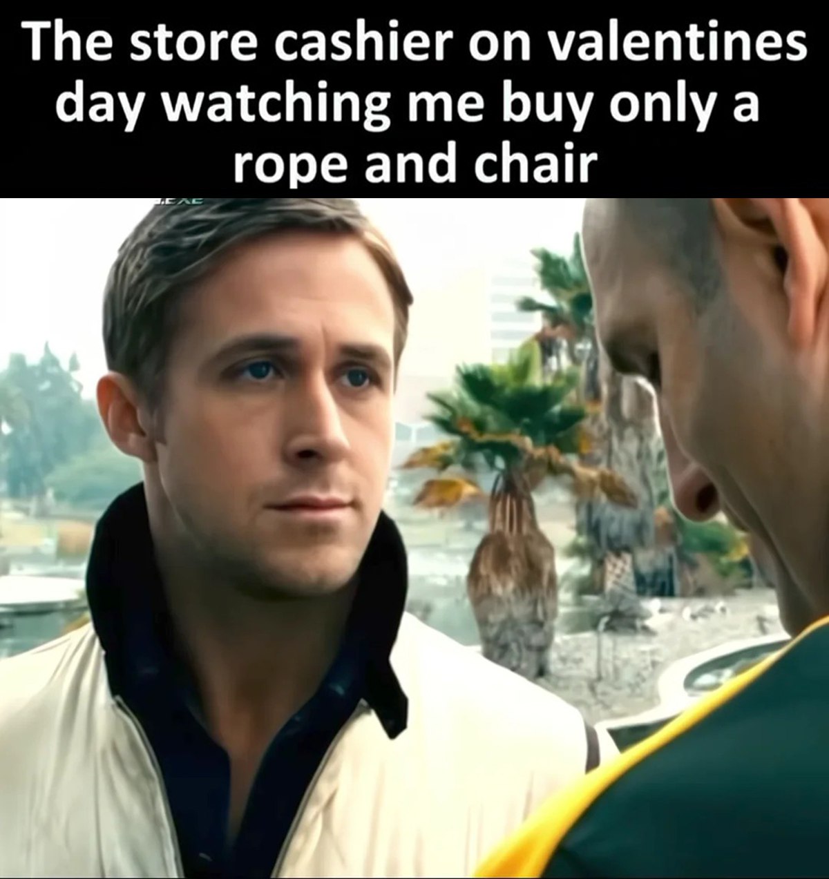 The store cashier on Valentines day watching me buy only a rope and chair Кассир в магазине на День святого Валентина смотрит, как я покупаю только веревку и стул