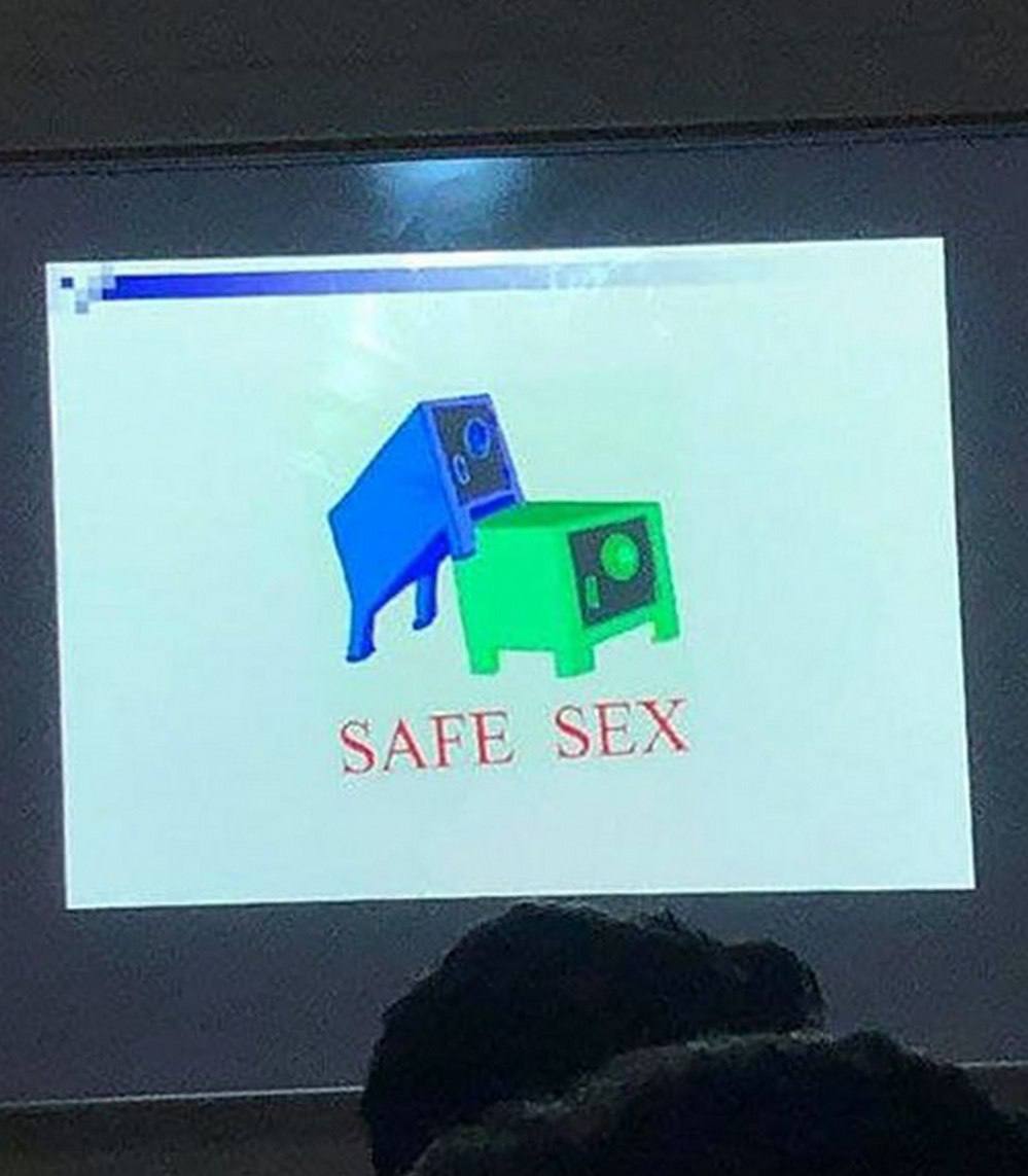 Safe sex с сейфами Мем "Safe sex" с изображением двух сейфов, лежащих друг на друге, символизируя безопасный секс