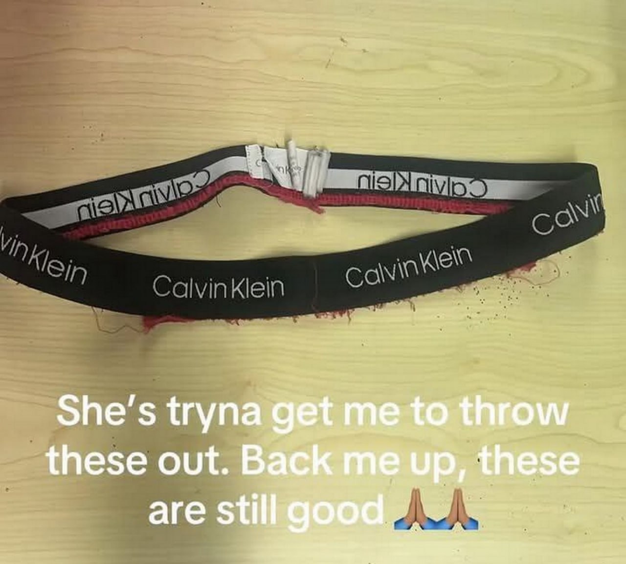 She's tryna get me to throw these out Растянутая резинка от нижнего белья Calvin Klein, которую не хотят выбрасывать, потому что она еще "хорошая".