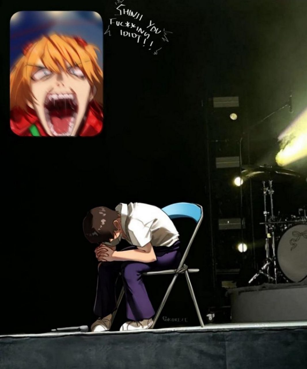 Shinji you fucking idiot Мем с Синдзи, сидящим на стуле и плачущим, над ним кричит Аска с надписью Shinji you fucking idiot