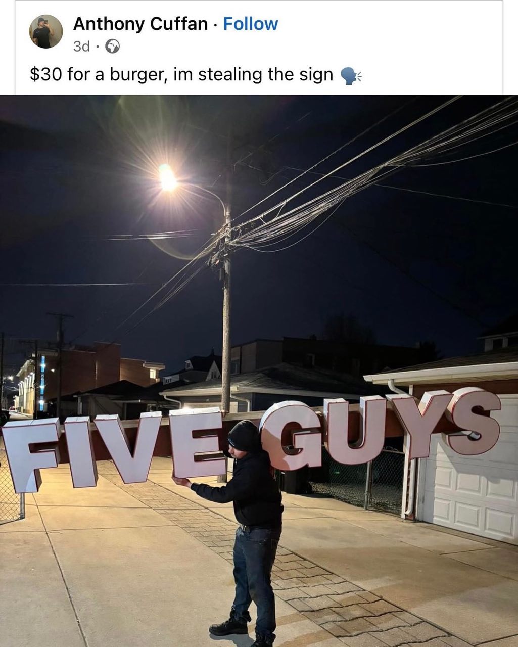 Краду вывеску Five Guys Парень крадет вывеску Five Guys за 30 долларов