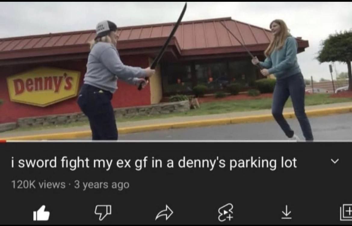Две девушки сражаются на игрушечных мечах на парковке Denny’s — «Я устроил бой на мечах со своей бывшей девушкой».