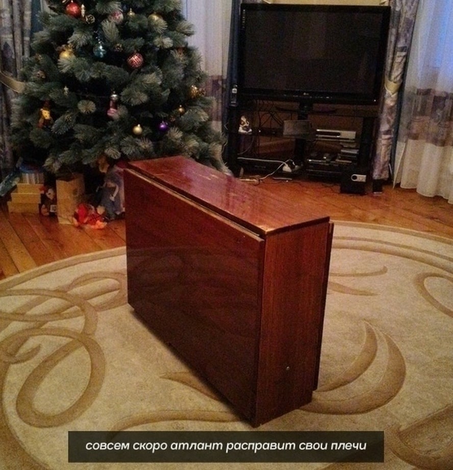 Стол Атлант расправит плечи Стол-книжка в ожидании, когда Атлант расправит свои плечи