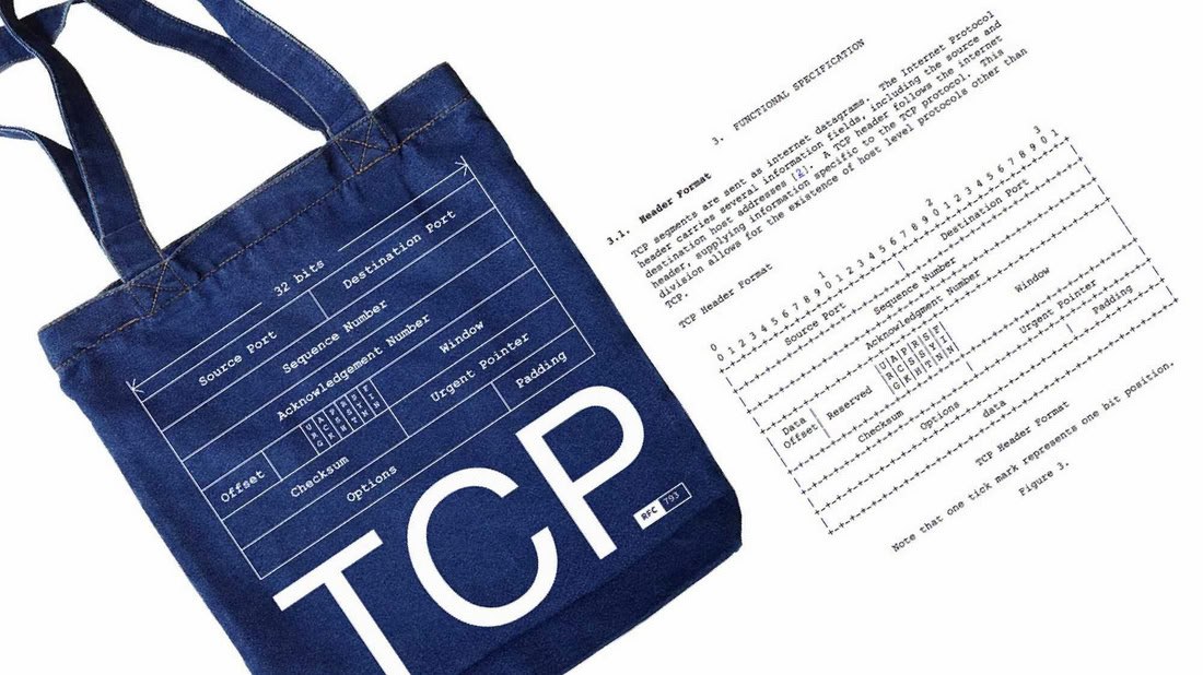 Сумка с заголовком пакета TCP Сумка-шоппер с изображением заголовка пакета TCP и текстом из RFC 793, документа, описывающего протокол TCP.