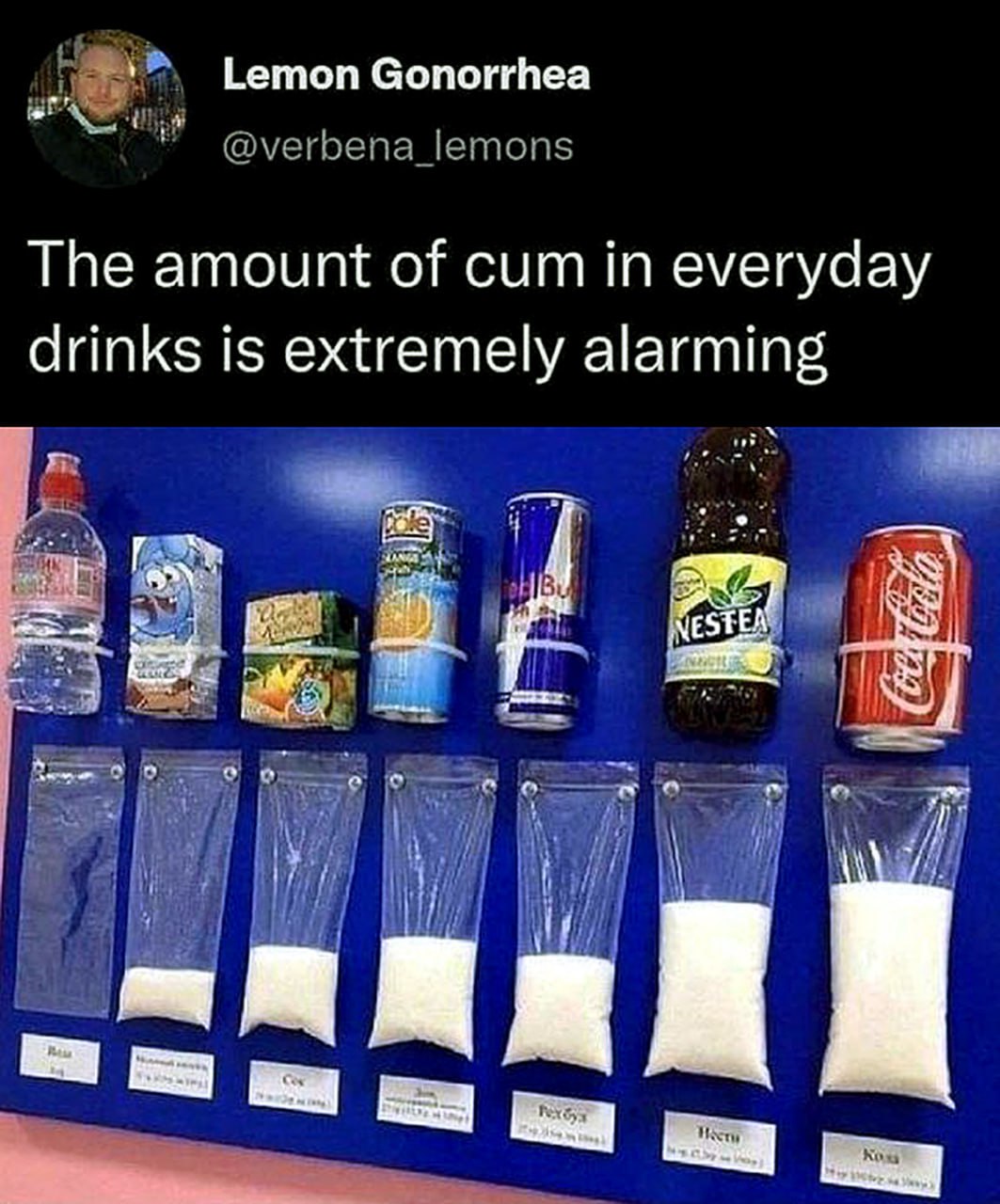The amount of cum in everyday drinks is extremely alarming Мем, где показано количество сахара в напитках и подпись «The amount of cum in everyday drinks is extremely alarming»