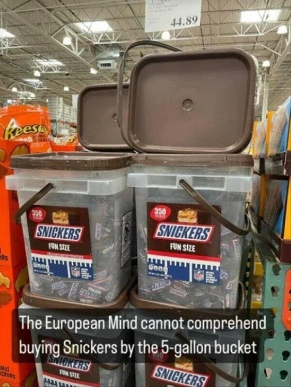 The European mind cannot comprehend buying Snickers by the 5-gallon bucket Европейский ум не может понять покупку Snickers 5-галлонным ведром