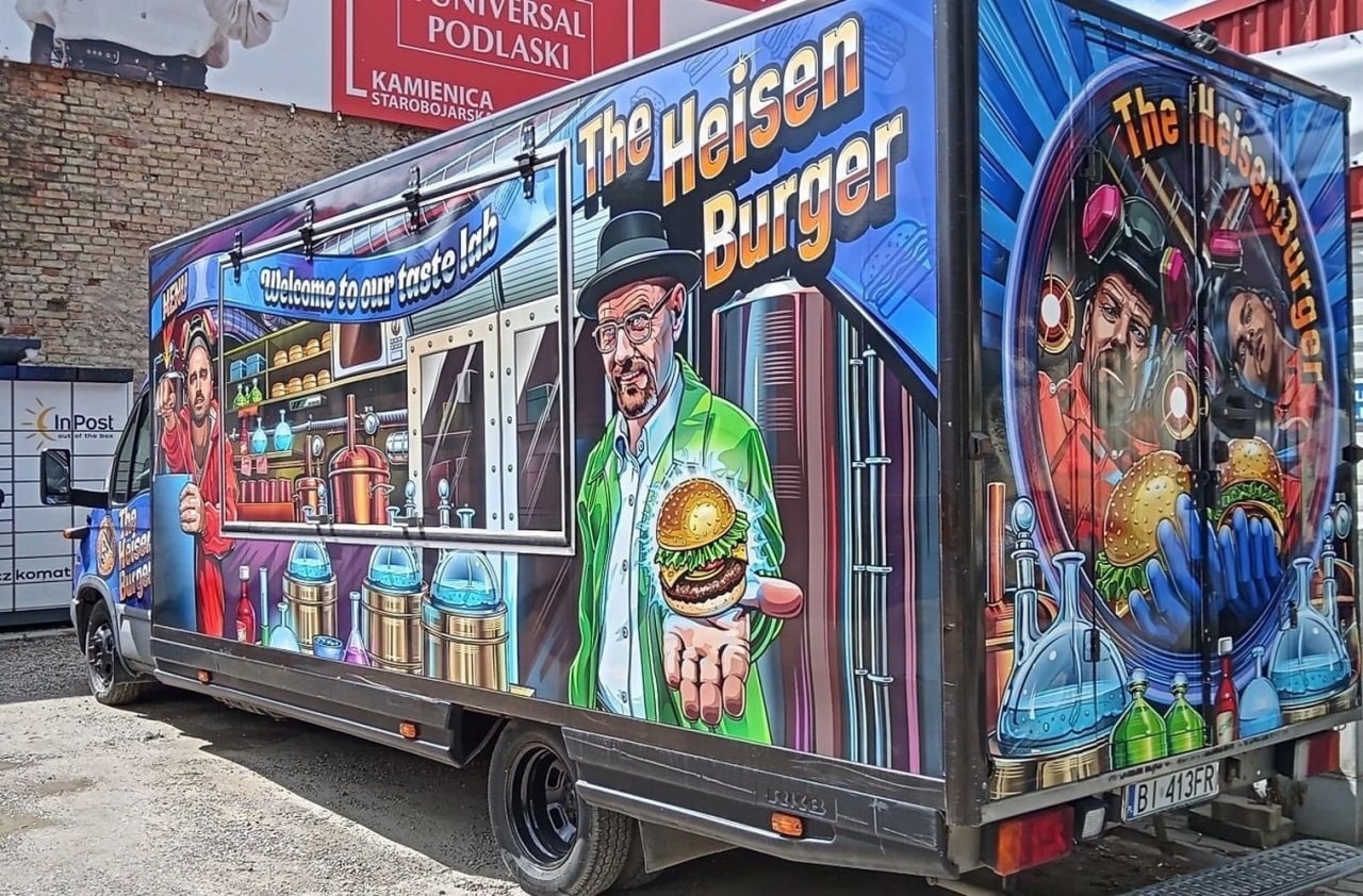 Фургон The HeisenBurger Фургон с рисунком по мотивам сериала «Во все тяжкие» с Уолтером Уайтом и Джесси Пинкманом, готовящими бургеры, и надписью «The HeisenBurger»