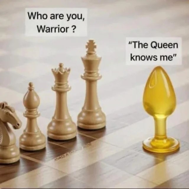 Шахматные фигуры спрашивают необычного жёлтого героя: «Who are you, Warrior?», а он отвечает: «The Queen knows me» — «Королева меня знает».