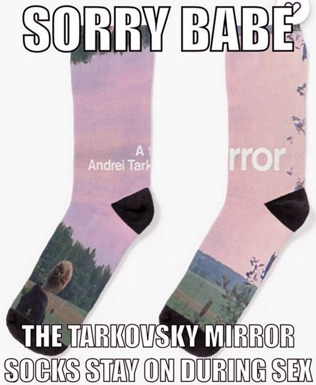 Sorry babe, The Tarkovsky Mirror socks stay on during sex Мем с фразой «Прости, детка, носки Тарковского "Зеркало" остаются на время секса», где изображены носки с принтом из фильма Андрея Тарковского "Зеркало"