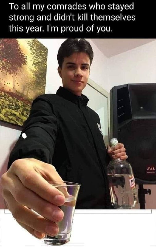 Мем с парнем, предлагающим выпить, со словами поддержки «To all my comrades who stayed strong and didn't kill themselves this year. I'm proud of you»