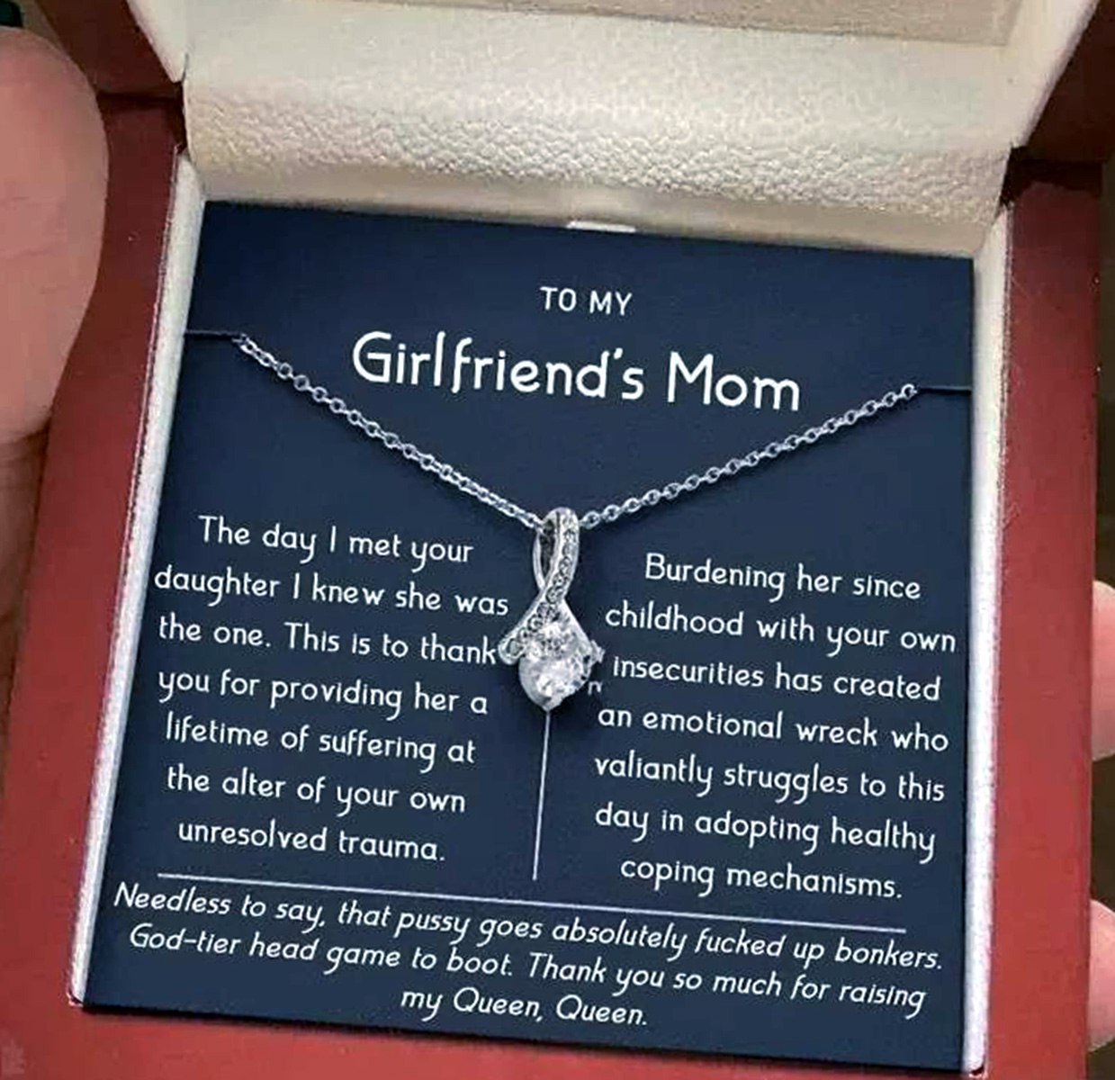 Кулон To my girlfriend's mom Кулон с надписью «Моей маме девушки»