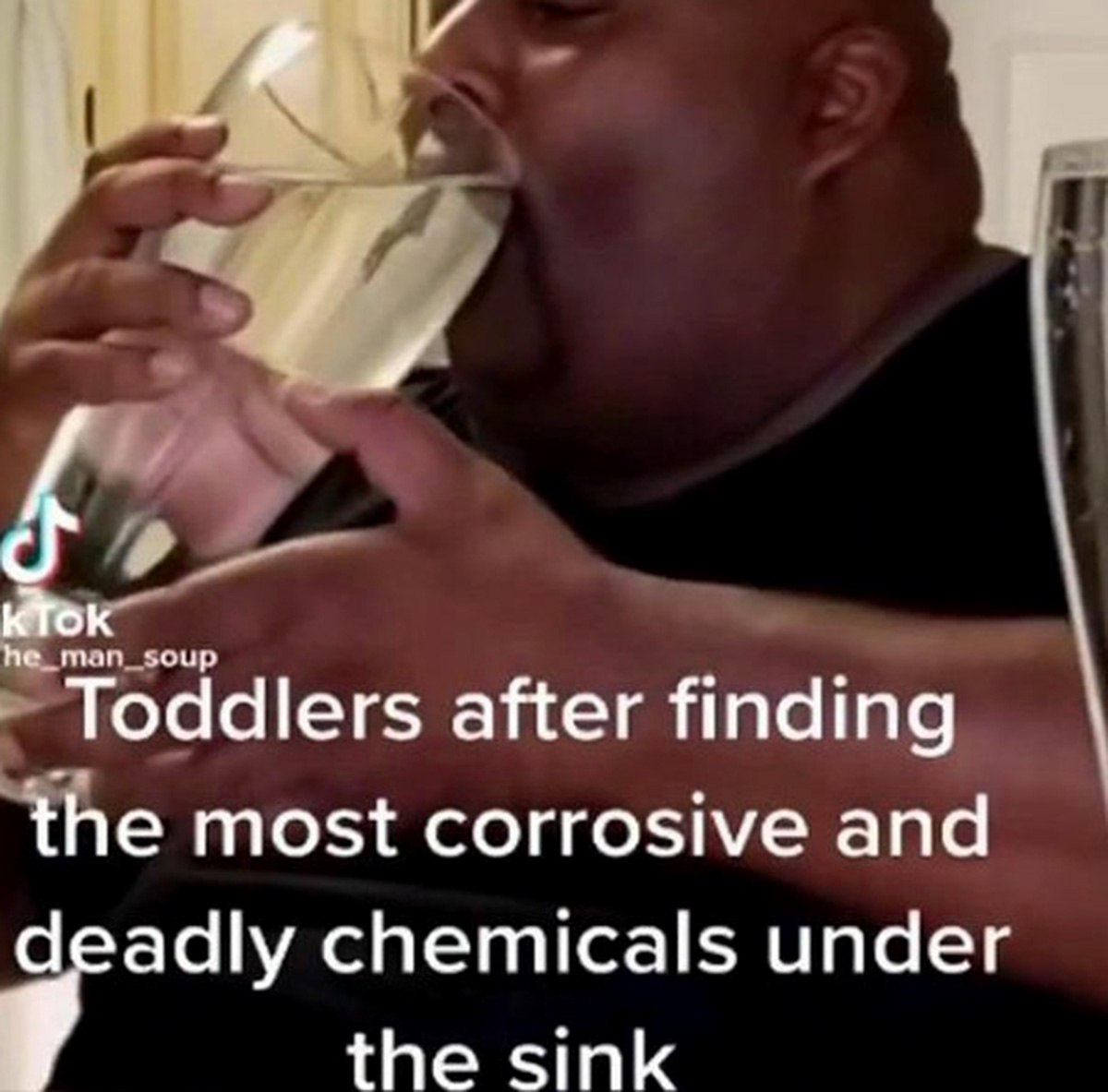 Toddlers after finding the most corrosive and deadly chemicals under the sink Малыши после того, как нашли самые едкие и смертельно опасные химикаты под раковиной