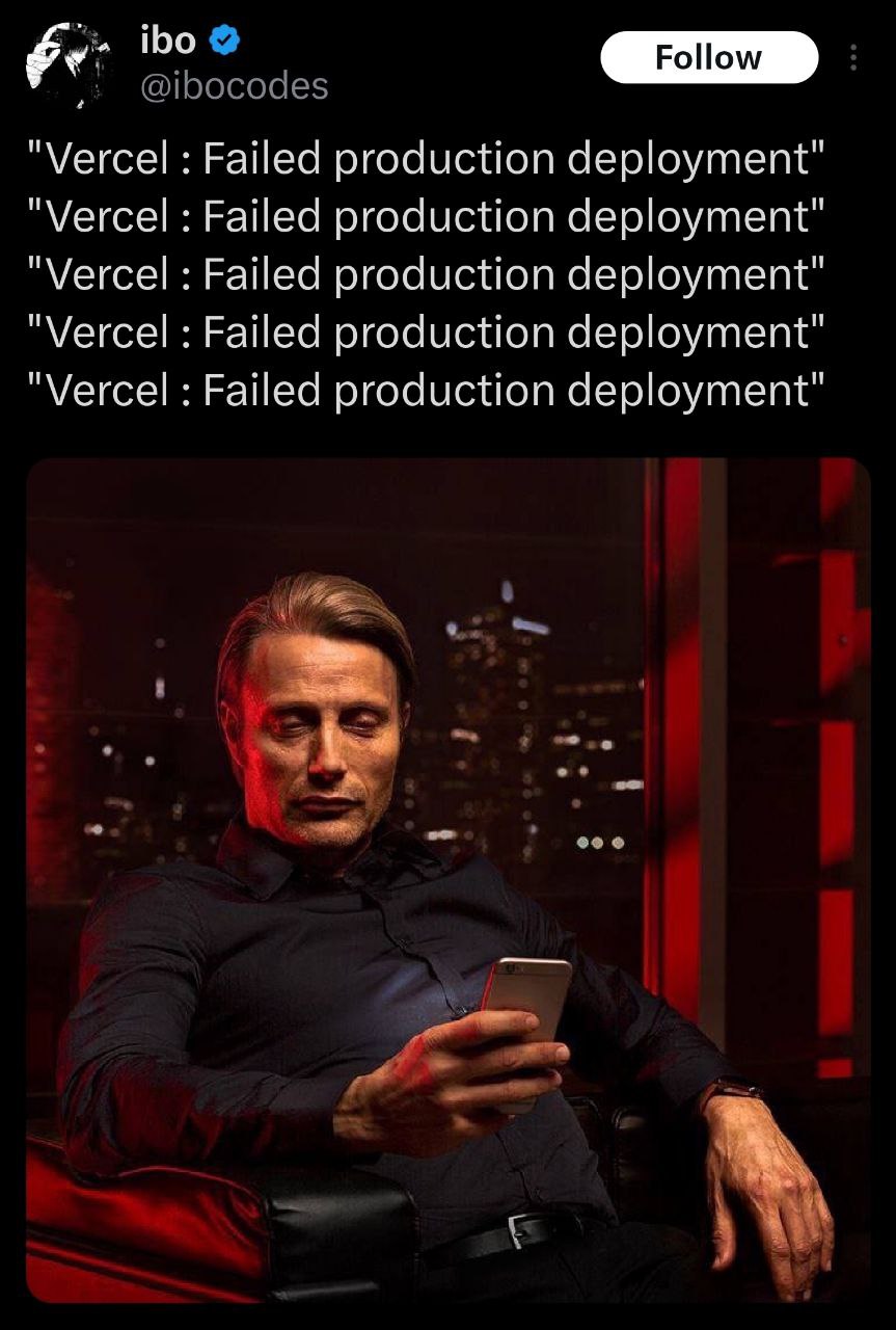 Vercel failed production deployment Мэдс Миккельсен держит телефон, глядя на экран, и сверху появляется сообщение об ошибке "Vercel: Failed production deployment".