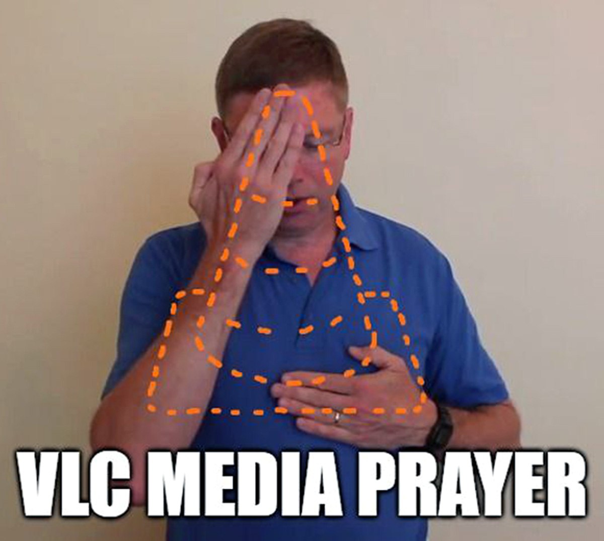 VLC Media Prayer Мужчина делает знак креста в виде логотипа VLC, что символизирует преклонение перед плеером VLC.