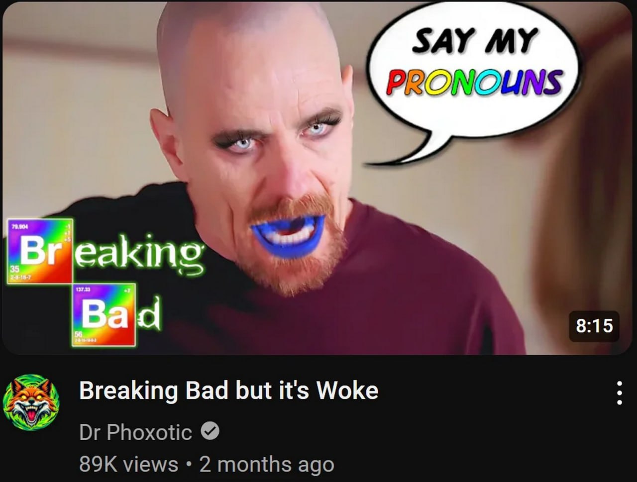 Уолтер Уайт Say my pronouns Мем с Уолтером Уайтом из «Во все тяжкие» с синими губами и макияжем, требующим «сказать мои местоимения» на видео «Breaking Bad but it's Woke».