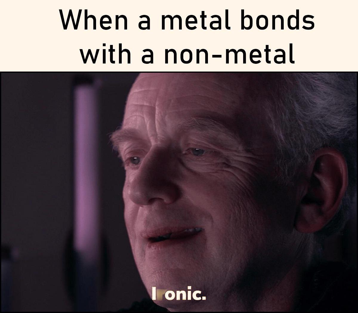 Палпатин говорит «I onic» (Ironic), когда металл связывается с неметаллом, каламбур про ионную связь