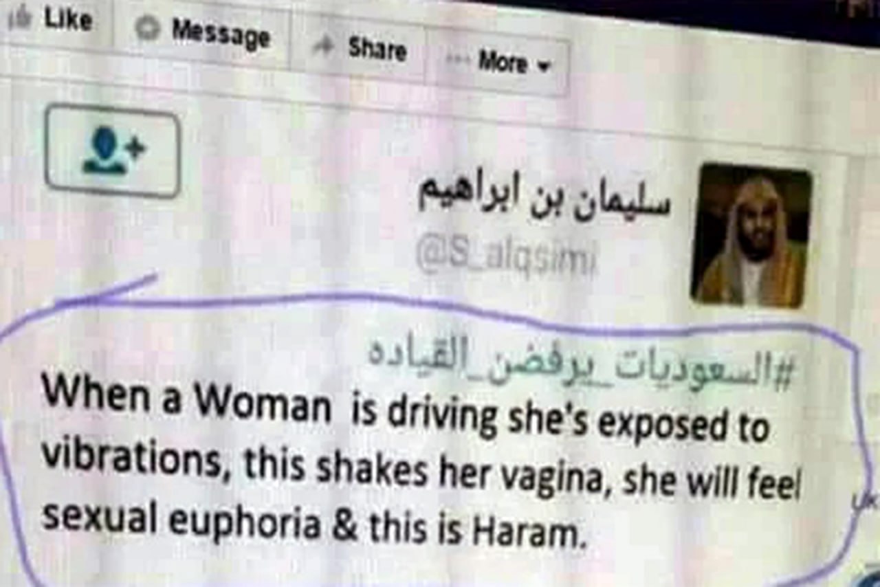 When a woman is driving she's exposed to vibrations Мем, где арабский мужчина пишет твит о том, что женщинам нельзя водить машину, потому что это вызывает сексуальную эйфорию, и это харам.