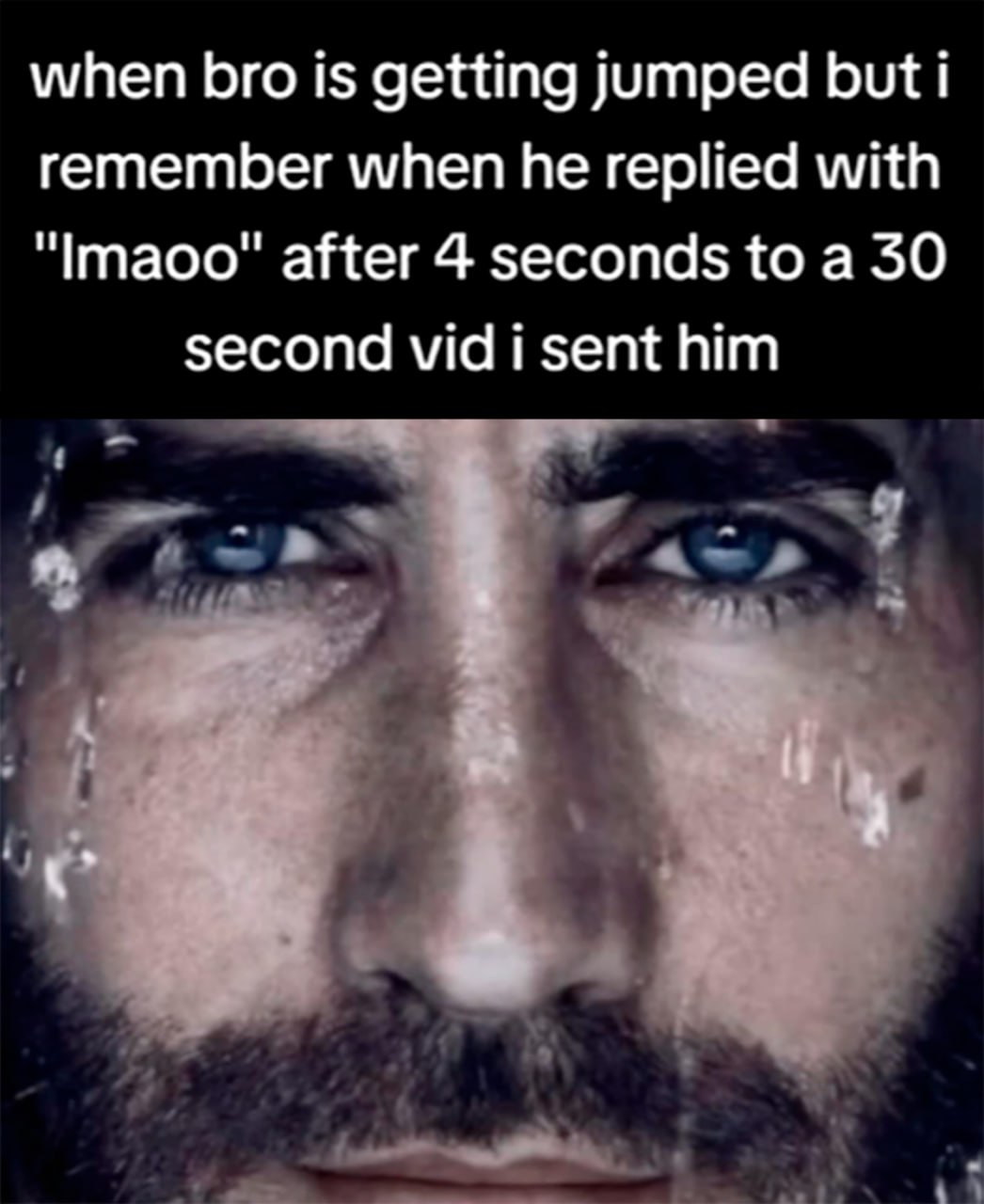 When bro is getting jumped but I remember when he replied with Lmaoo after 4 seconds Мужчина с бородой, на лице которого капли воды или слёз, смотрит прямо на зрителя. Сверху расположен текст на английском языке.