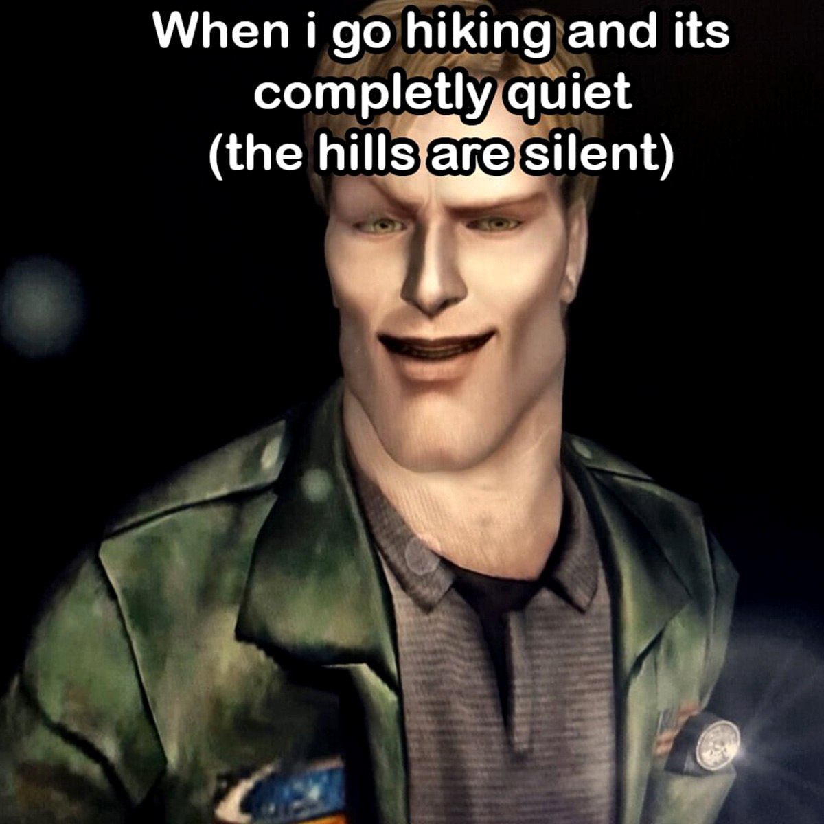 When i go hiking and its completely quiet (the hills are silent) Мем с Джеймсом Сандерлендом, персонажем из игры Silent Hill 2, который выглядит неестественно улыбающимся на темном фоне, с надписью "When i go hiking and its completely quiet (the hills are silent)".