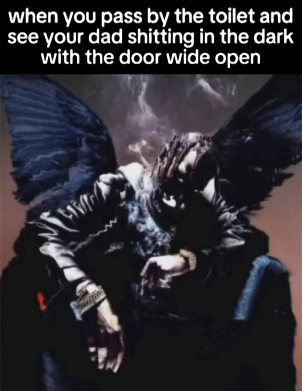 When you pass by the toilet and see your dad shitting in the dark with the door wide open Мем с Трэвисом Скоттом и подписью: Когда проходишь мимо туалета и видишь, как твой батя срёт в темноте с настежь открытой дверью.