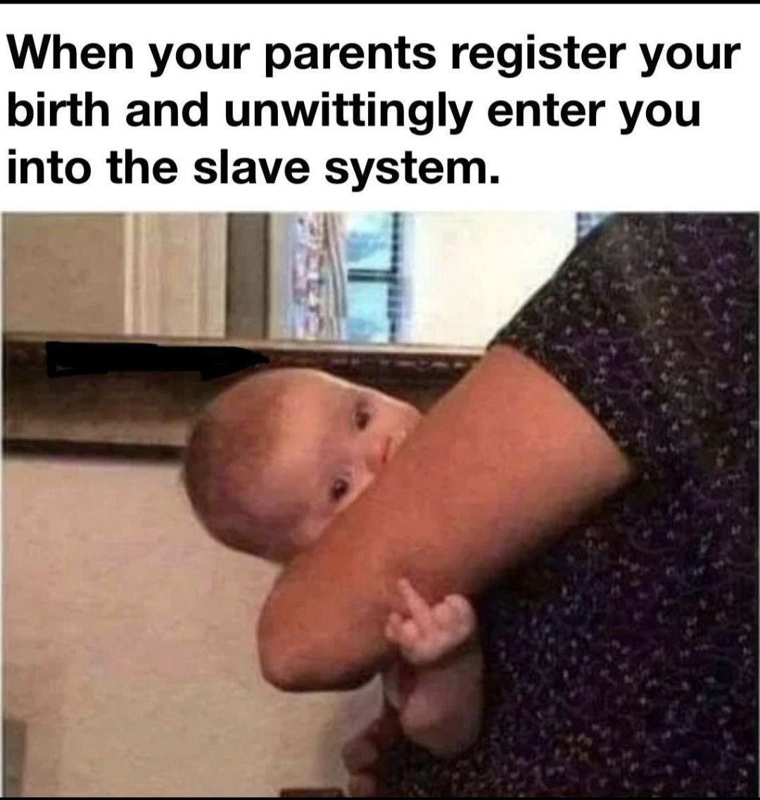 When your parents register your birth Ребенок показывает средний палец, когда его регистрируют