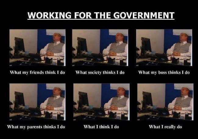 Working for the government Мем «Работа на правительство» с мужчиной, спящим за компьютером