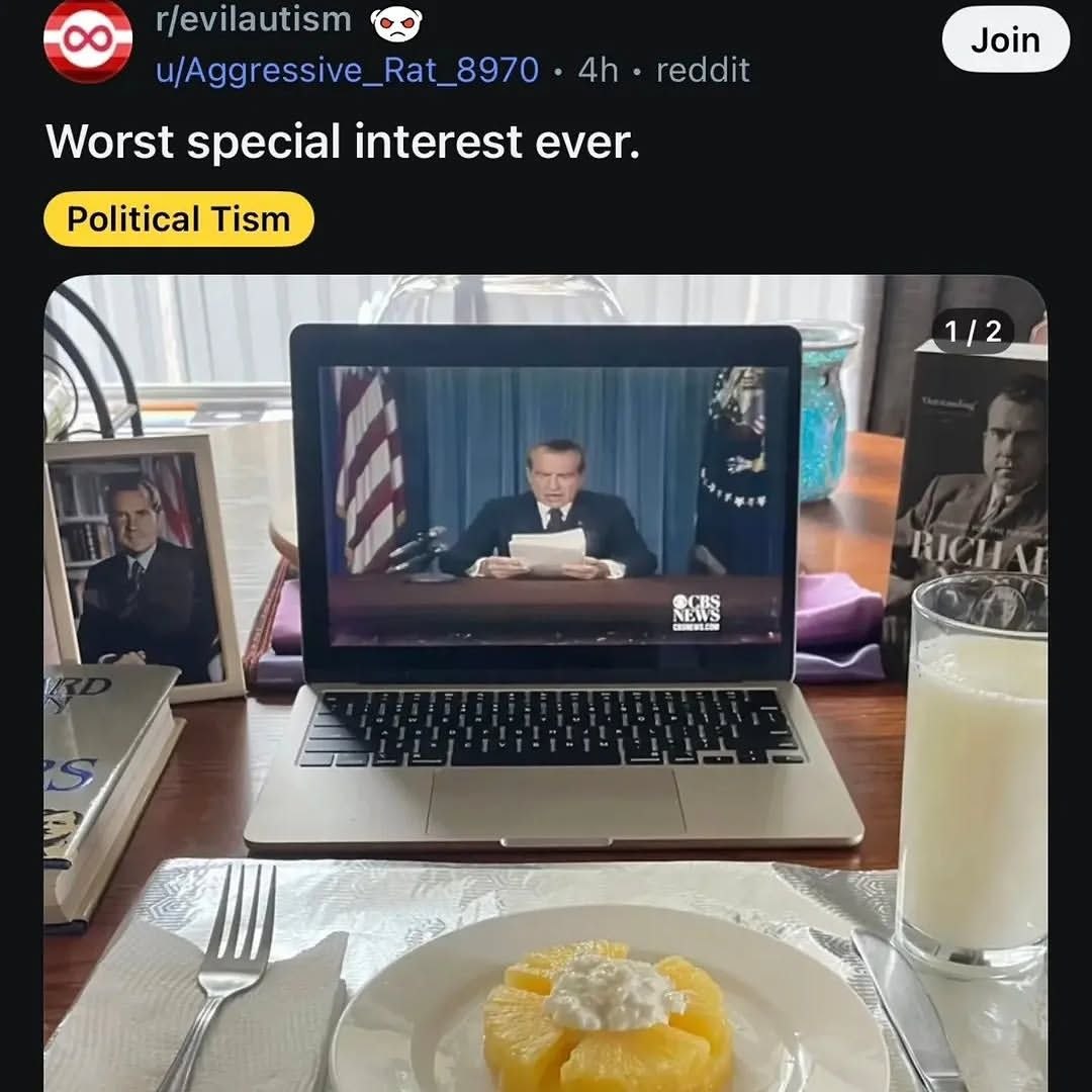 Скриншот поста с подписью «Worst special interest ever» и тегом «Political Tism», где за столом смотрят выступление Ричарда Никсона на ноутбуке.