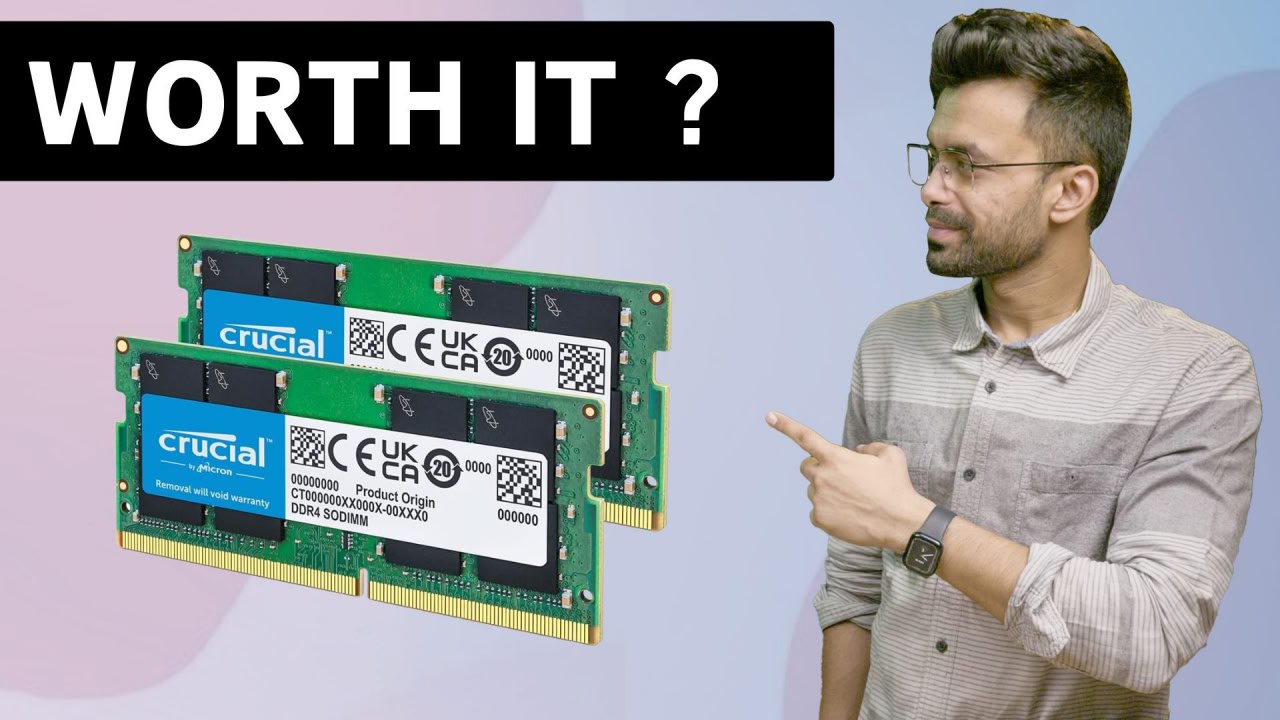 Мужчина указывает на две планки оперативной памяти и спрашивает "WORTH IT?"