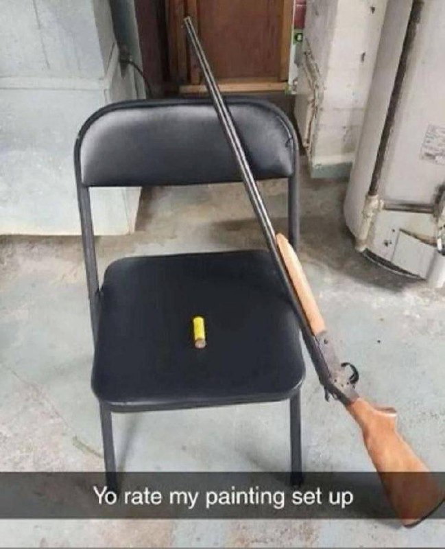Yo rate my painting set up Мем с дробовиком, патроном и стулом с надписью «Yo rate my painting set up».