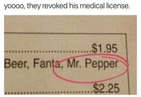 Фрагмент меню с напитком Mr. Pepper, который обведён красным, и подписью про отозванную медицинскую лицензию