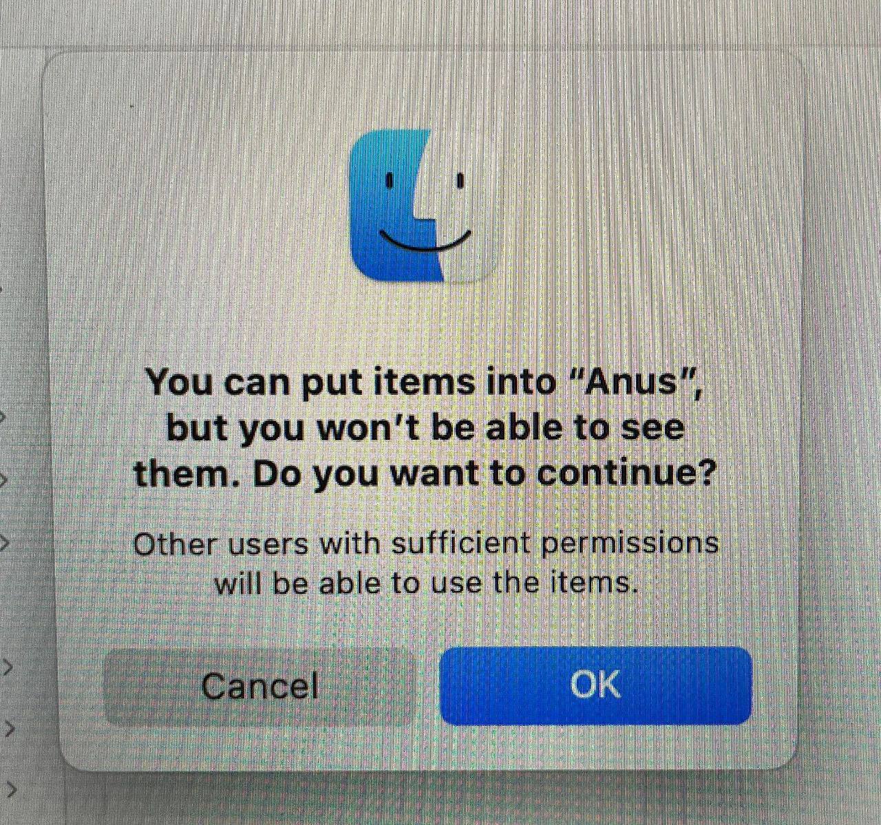 Вы можете поместить предметы в «Anus» Системное сообщение macOS с некорректным названием папки
