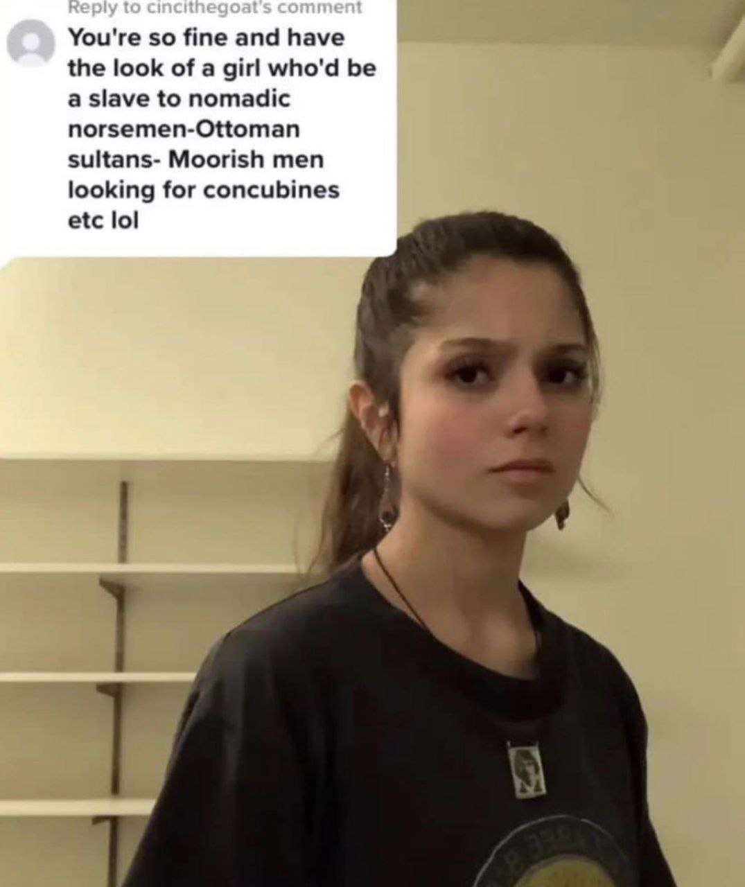 You're so fine and have the look of a girl who'd be a slave to nomadic norsemen-ottoman sultans Девушка читает странный комментарий на видео